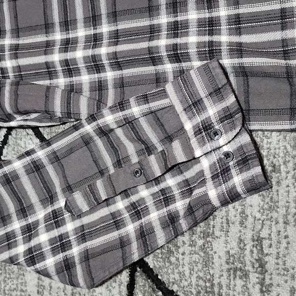 AMAZON ESSENTIAL SLIM-FIT GRAY FLANNEL POCKETS LONG-SLEEVED SHIRT JACKET - Picture 2 of 13